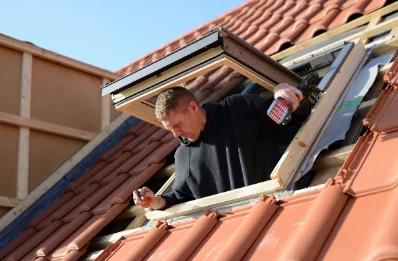 Pose de fenêtres de toit Velux à Varogne